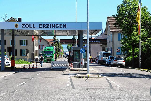 Der Grenzwachtposten Trasadingen auf Schweizer Seite und die deutschen Zollkollegen in Erzingen halten die Grenze im Klettgau offen.