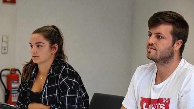 Die Vorsitzenden des Jugendgemeinderates, Karolina Wick und Jannik Probst, besprachen das in der vergangenen Woche erlassene ...