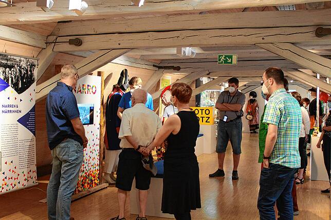 Aufsichtspersonen werden vor Ausstellungsbeginn eingewiesen. Martin Bosch, Heinz Martin, Sybille Trefflich, Michael Epple, Marcel Reiser ...