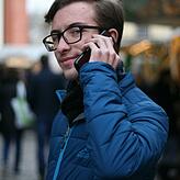 "Nur wenige Meter weiter kann der Empfang auch mal weg sein – und in Gebäuden ist es besonders schlimm." – Cyrano Fischer