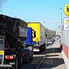 Stau, Wartezeiten, Chaos pur: Nach den Erlebnissen dieses Frühjahrs, wie hier am Bad Säckinger Zoll, fordern Experten und Politiker, ...
