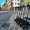 An sogenannten &bdquo;Dropzones&ldquo;, so wie hier in der Bickenstraße, wurden die 100 Elektroroller der Firma Zeus Anfang März in ...