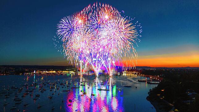 Das Feuerwerk beim Seenachtfest und Fantastical im Jahr 2022. Beide Feste kosten Eintritt. Die Preise nähern sich einander an.