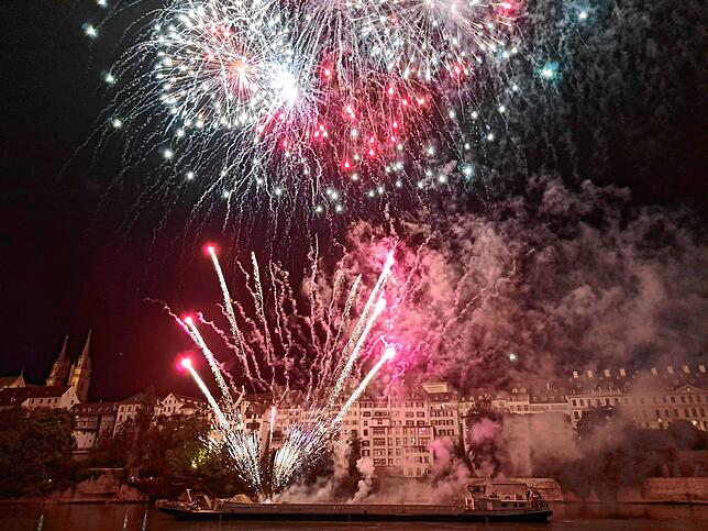 Bild 4: Basel lässt es krachen! Die schönsten Bilder des Feuerwerks am Rhein