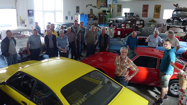 Die bunte Vielfalt im Opel-Museum von Matthias Mutter spiegelt sich nicht nur in den Farben der sorgsam restaurierten Oldtimer, sondern ...