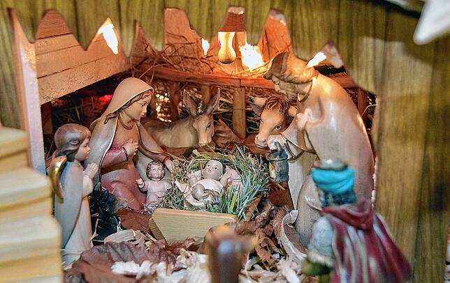 Die Krippenszene mit dem Jesuskind ist nur ein von vielen schönen Details der Eigenbau-Weihnachtskrippe von Giovanni Russo.