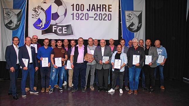 Zahlreiche Mitglieder des FC Erzingen wurden für ihre langjährige Treue und für ihre Verdienste um den Verein geehrt. Für ihr ...