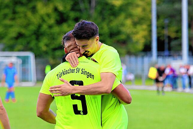 Bild 10: Die besten Bilder der Partie zwischen dem TSV Singen und dem FC Neustadt