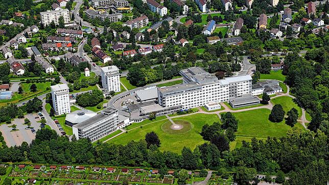 Auf diesem Luftbild aus dem Jahre 2011 sieht man, welche Fläche das damalige Krankenhaus in Villingen eingenommen hatte.