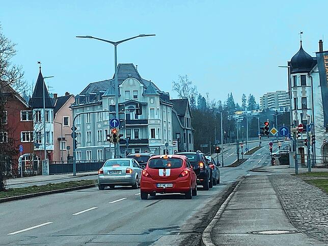 Ein nächtliches Tempo 30 zwischen 22 und 6 Uhr schlägt die Stadtverwaltung in der Bertholdstraße vor, um die Anwohner besser vor ...