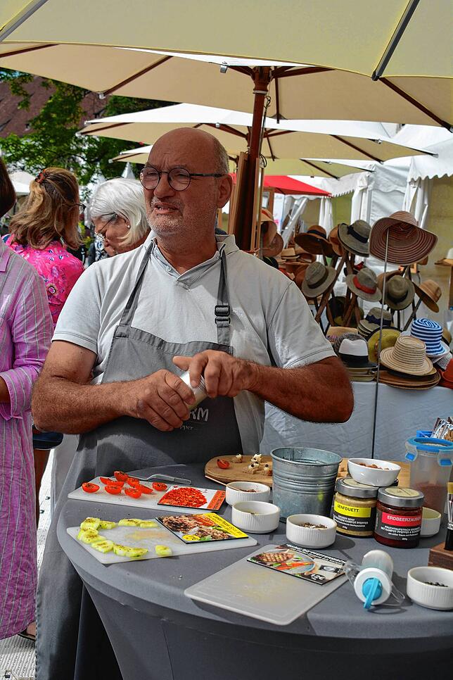 Das Interesse an Pfeffer aus Kambodscha ist groß. Manfred Held verkauft Gewürz, das auf einer kleinen Farm ausreifen konnte und das ...