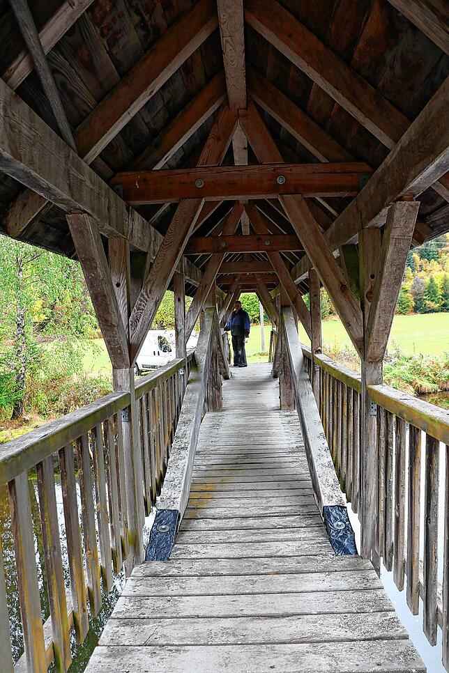 Nicht einfach nur eine Flussquerung: Ernst Zwicks überdachte schmale Brücke ist ein Schmuckstück