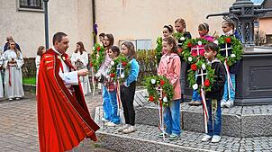 Mit der Palmweihe und der Prozession in die Pfarrkirche wird in den katholischen Kirchen des Bregtals der Palmsonntag gefeiert. Unser ...