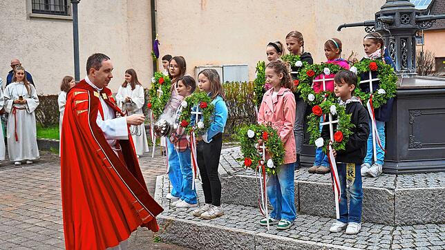 Mit der Palmweihe und der Prozession in die Pfarrkirche wird in den katholischen Kirchen des Bregtals der Palmsonntag gefeiert. Unser ...
