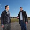 Zwei, die den Flugplatz für unverzichtbar halten: Peter Magulski, Kopf der Pro-Initiative, und der Flugzeugtechnik-Professor Walter ...
