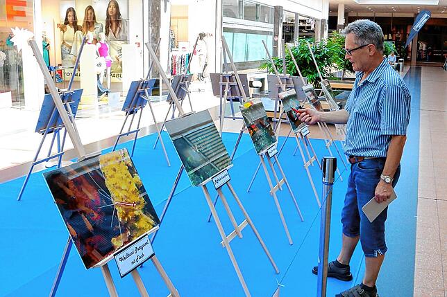 Bei seiner Ausstellung im Schwarzwald-Baar-Center erklärt Klaus Kramer, wie seine Unterwasseraufnahmen entstanden.