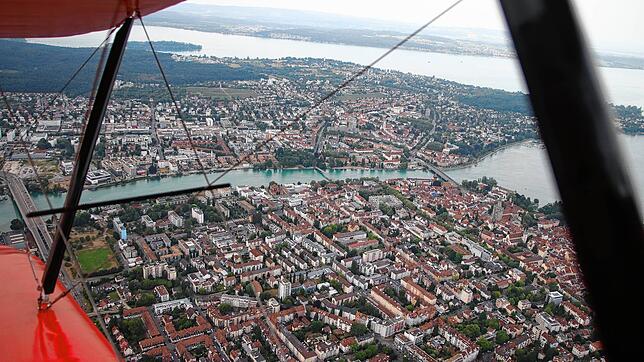 (Archivbild) Aus der Vogelperspektive: Beim Blick auf Konstanz fällt auf, dass auch in dieser Stadt politisch einige Trennlinien ...