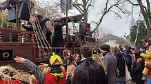 (Archivbild) „So geht der Piratentanz!“: Die Piraten AG kommt am Schmotzigen Dunschtig immer zum Kinderhaus am Salzberg, um mit Kindern ...
