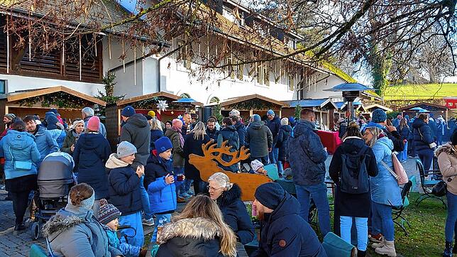 Reges Treiben herrscht auf dem Hofgut Albführen. Viele Besucher fanden sich bei einem Gläschen Punsch und einer knackigen Wurst zu einem ...