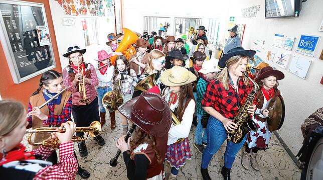 Bild 2: Fasnacht 2025 in Donaueschingen: Narren treiben es bunt – Das närrische Spektakel in Bildern!