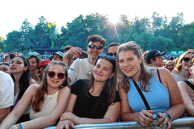 Bild 9: Festivalsommer startet – Fans feiern ausgelassen beim Campus-Festival