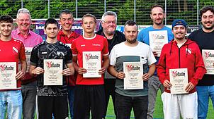 Seit zehn Jahren sind (vorn, von links) Niko Vogt, Halil Sayin, Marek Stengritt, Marco Stoll, Marlon Braitsch und Kai Neufeld beim FC ...