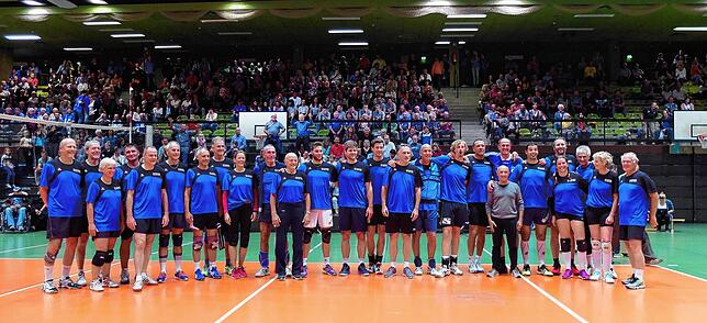 Die Ehemaligen der VSG Bodensee und Ex-Spieler des VfB Friedrichshafen feierten 2019 in der Bodenseesporthalle den 50. Geburtstag der ...