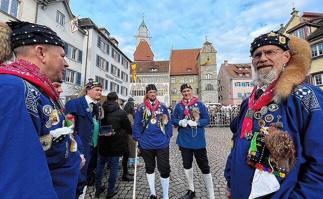 Bild 13: Große und kleine Hänsele ließen die Karbatschen in Überlingen knallen