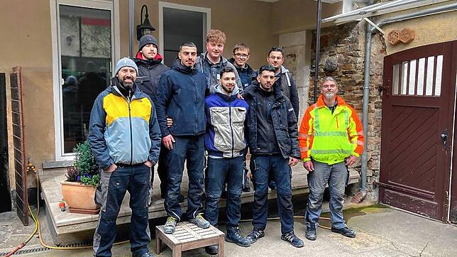 Im Team mit dem Ehrenamtlichen Marco war eine Gruppe der Auszubildenden im Ahrtal im Einsatz. Die Tage haben bei den jungen Männern ...