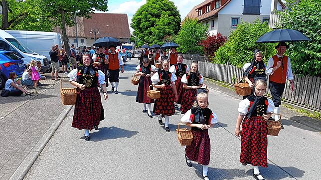 Bild 21: Festumzug am Gmeindshus Oberlauchringen – Höhepunkt des 4-tägigen Bezirksmusikfest
