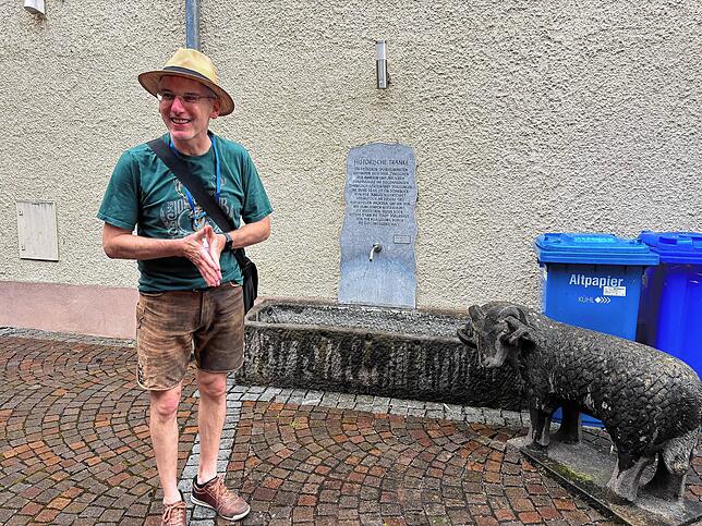 Etwas versteckt erinnert eine Bockstatue an den Ort, an dem die Junggesellen den Schafsbock gemästet haben, der die Befreiung Waldshuts ...