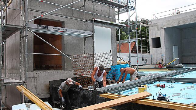 Eine harte Aufgabe ist die Baustellenarbeit &ndash; vor allem bei hochsommerlichen Temperaturen.