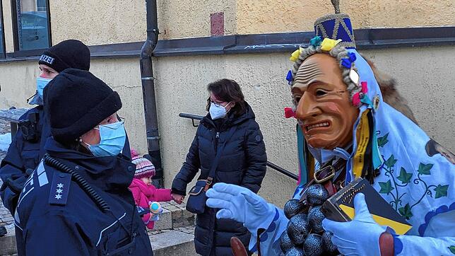 Der Narr und die Polizei &ndash; es wäre besser, wenn es zu solchen Situationen nicht käme.