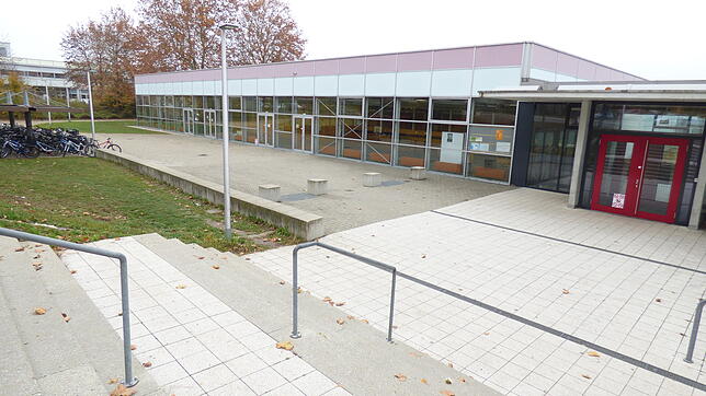 Ab Januar 2019 wird die alte Sporthalle am Bildungszentrum saniert. Für die betroffenen Vereine wurde ein Ersatzplan für die ...