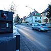 Hier gilt jetzt Tempo 30 – und die Stadt Konstanz überwacht das neue Tempolimit: In der Allmannsdorfer Straße steht nun der mobile Blitzer.
