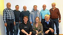 Bildtext: sax_la_al_mgv hv 25 Dirigentin Hannah Ackermann fühlt sich in der Vorstandsrunde des Männergesangvereins Frohsinn Birkingen ...