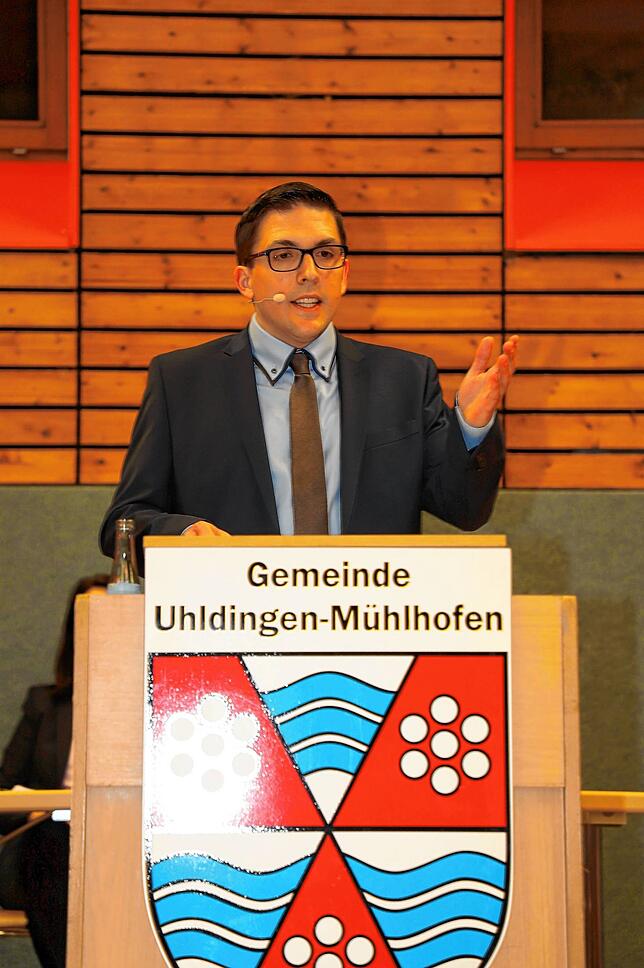 Dominik Männle eröffnet die Reden.