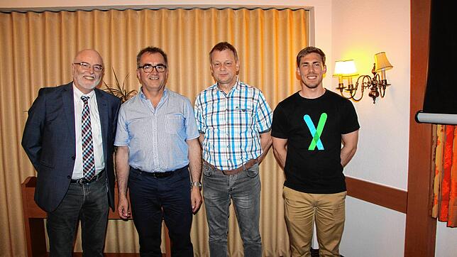 Generationswechsel bei den Naturfreunden Stockach: Manfred Gohl (2. von links) und Jürgen Kempter (2. von rechts) kandidierten nicht ...