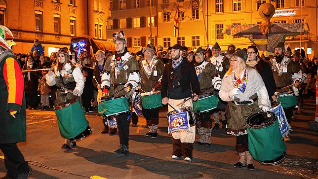 Bild 22: Die Fasnacht wird verbrannt. Hunderte Narren nehmen in Konstanz Abschied