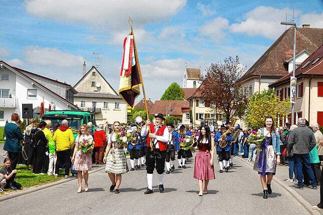 Bild 9: Bilder vom Jubiläumsumzug des Musikvereins Liggersdorf im Rahmen des Bezirksmusikfestes