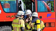 Die Flughafenfeuerwehr &ndash; hier ein Bild von einer Übung 2022 &ndash; sowie externe Rettungskräfte üben am Samstag, 25. November am ...