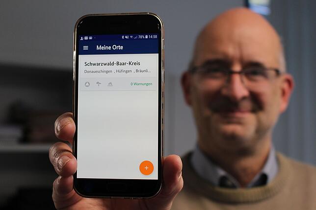 Nina steht für Notfall-Informations- und Nachrichten-App. Mit diesem kleinen Smartphone-Programm kann man sich vor Gefahren warnen ...