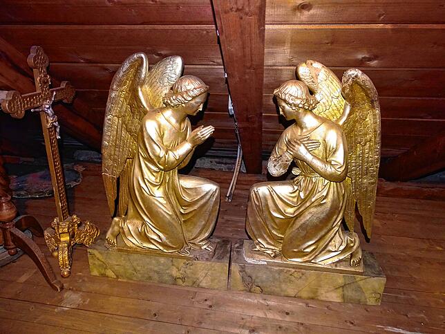 Diese beiden Engel haben in früheren Zeiten das Heilige Grab bewacht. Im übertragenen Sinn tun sie das noch immer.