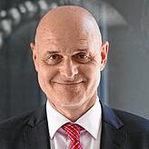 Professor Peter Kremsner leitet die klinische Studie zum Corona-Impfstoff von Curevac.