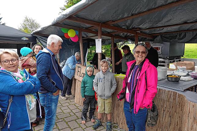 Auf die knusprigen Teigfladen haben die eingefleischten Flammkuchen-Fans rund um Strittmatt ein Jahr lang gewartet. Auch die Naschkatzen ...