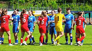Bild : B-Juniorinnen des Hegauer FV unterliegen dem SC Freiburg! Das sind die Bilder des Endspiels