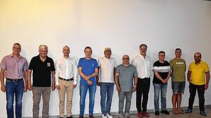 Die Mitglieder des Aufsichtsrates und des Vorstandes (von links) mit Stefan Storz, Berthold Bucher, Martin Ragg, Christoph Beck, Günther ...