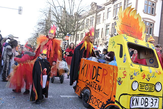 Bild 44: Bilder vom großen Fasnet Samschdig-Umzug der Poppele-Zunft (1)