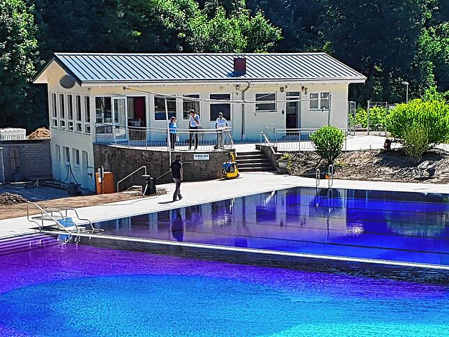 Bild 16: Vorher-Nachher-Fotos: So hat sich das Freibad Waldshut während der Sanierung verändert