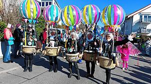 Fabelhafte Ballonfahrt! Dieses originelle Gruppen-Häs landete am Allensbacher Fasnetsmäntig auf Platz vier.